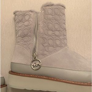 Ladies size 81/2 coach boots